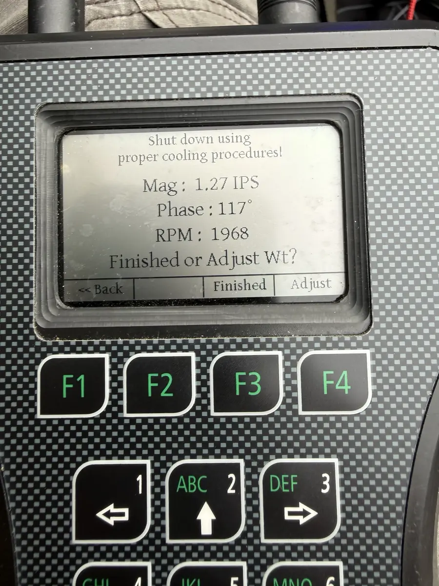 Dynavibe vibration reading during propeller and gearbox vibration troubleshooting